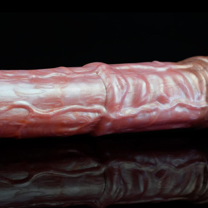 Реалистичный длинный фалоимитатор с сильной присоской и функцией спрея