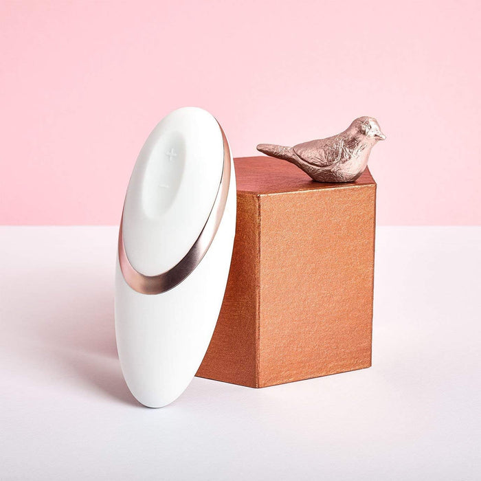 Diskrēts 12 cm vibrators ar mīkstu silikona pogu un 7 vibrācijas režīmiem