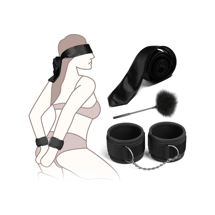 BDSM saga ar roku dzelžiem, acu masku un spalvu stimulētāju pāriem